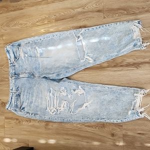 SZ18 AMERICAN EAGLE MOM JEANS